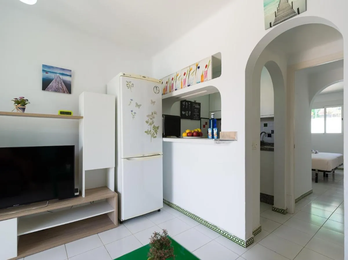 Holiday home Homeforguest Bungalow Vista Golf Con Terraza Y Piscina Maspalomas